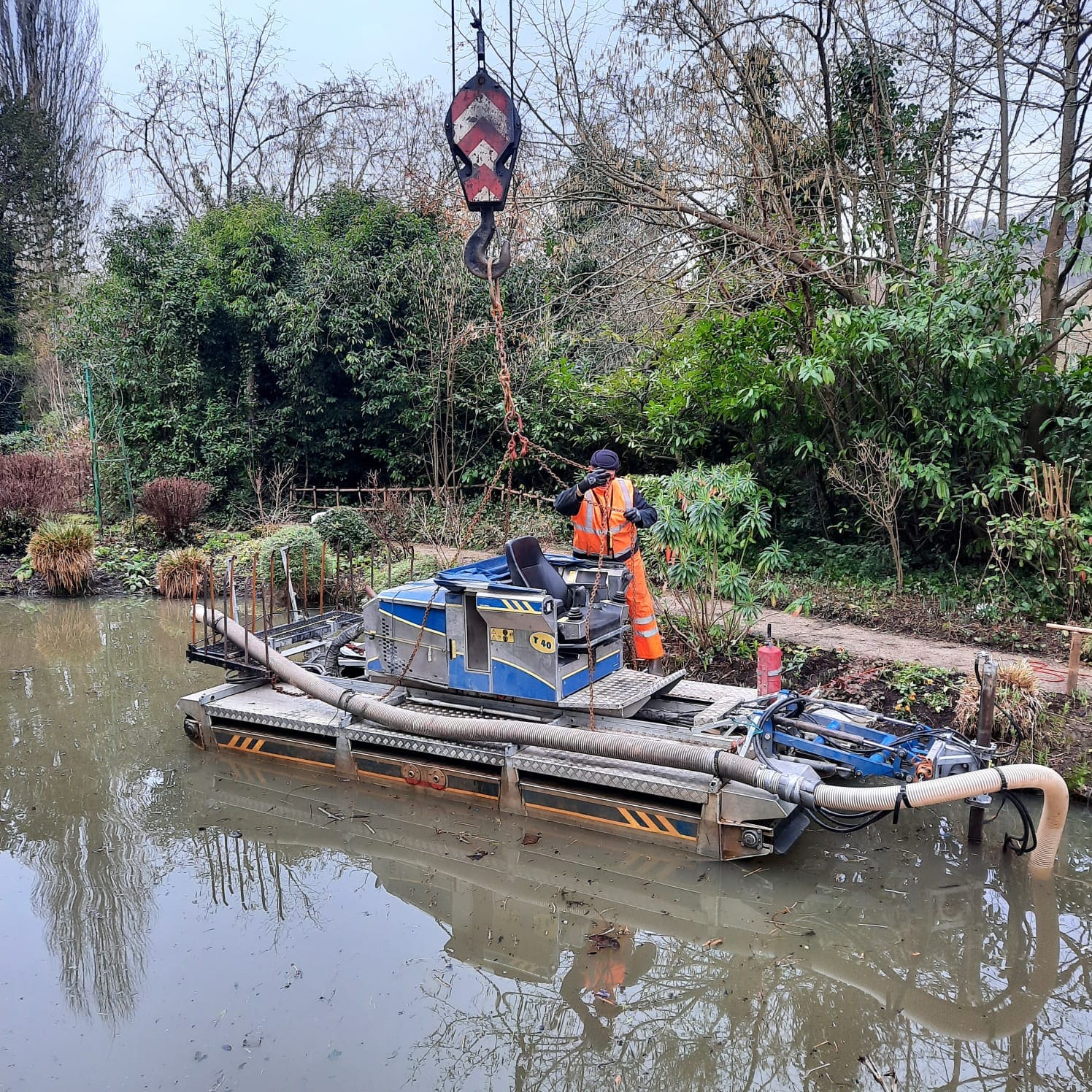 curage et mise à l'eau engin levage paris